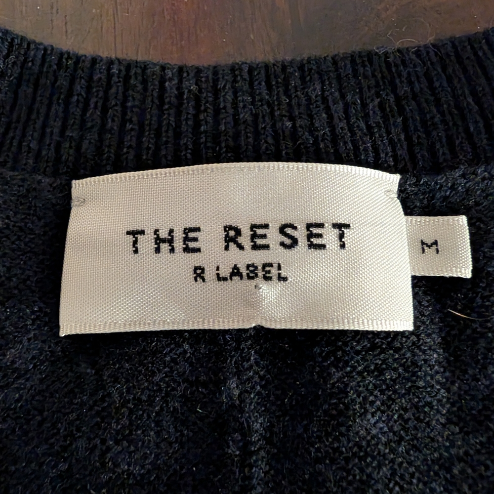 The Reset R LABEL Women's V-Neck Black LINEN BLEND Sweater Vest, SIZE M - Picture 2 of 4